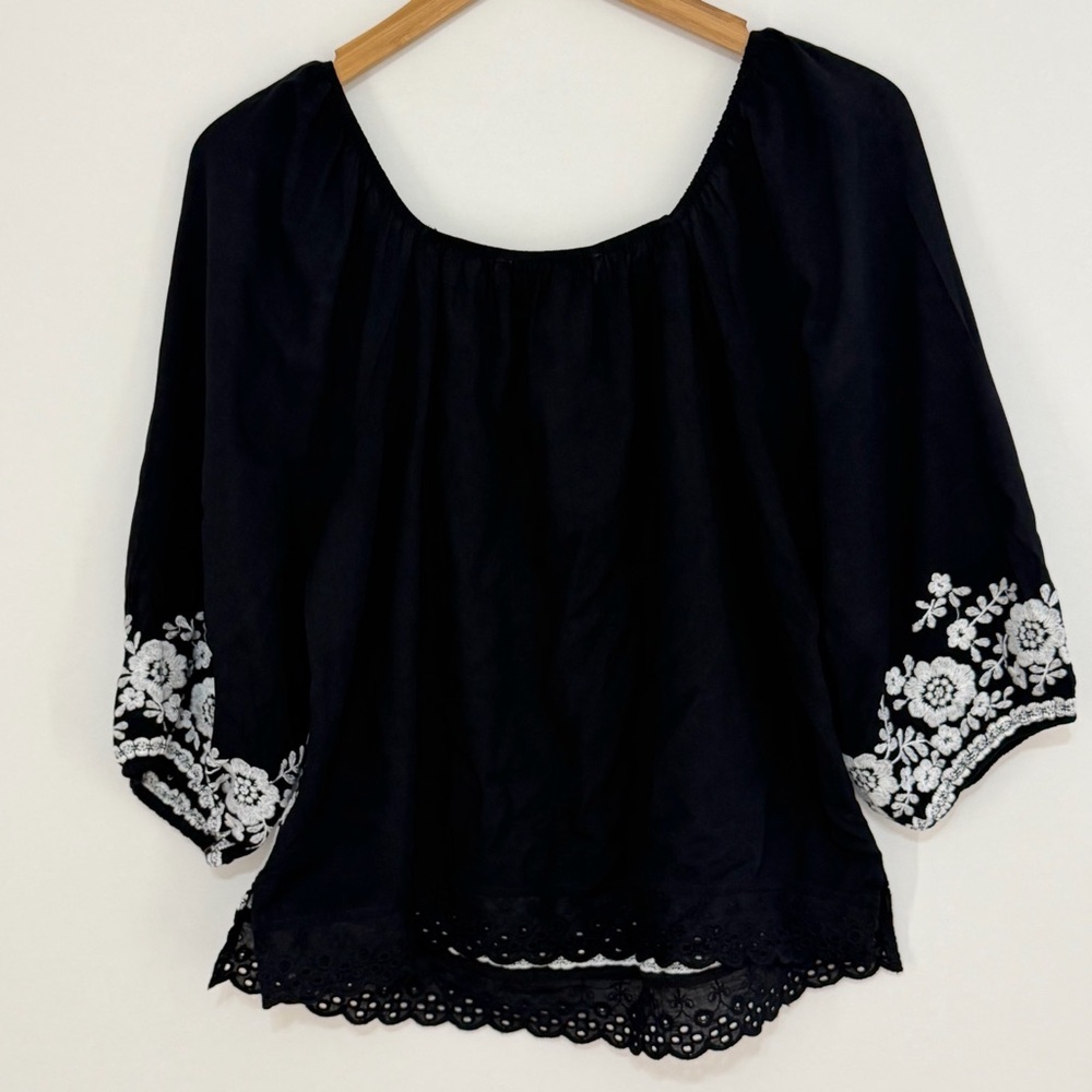 Savanna Jane Women's Embroidered Floral Boho Top Black/White Size Small - Picture 2 of 9